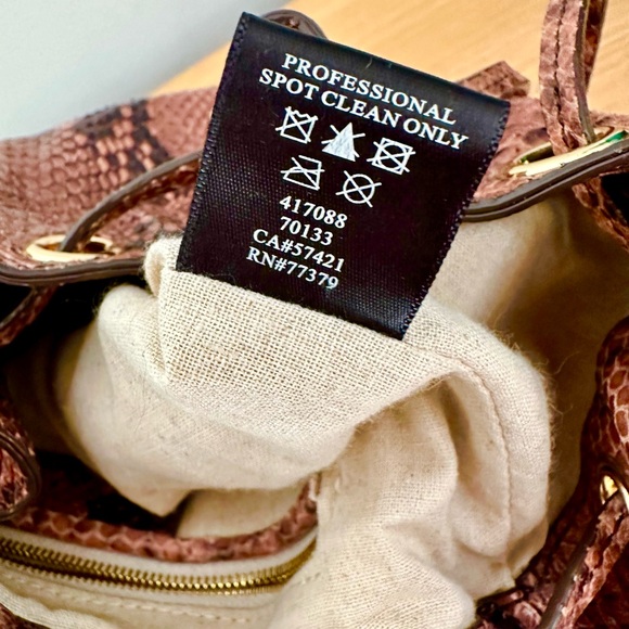 Ann Taylor pink snakeskin bag - Picture 10 of 11